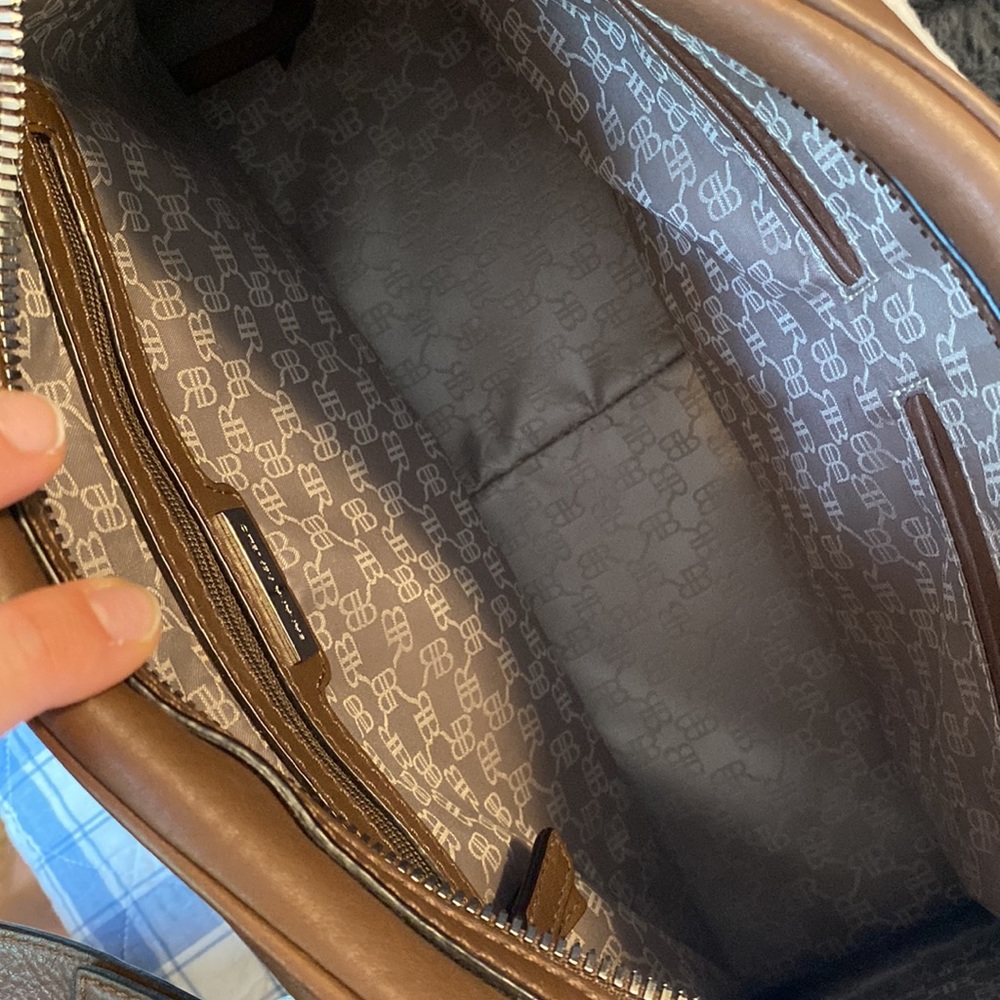 Banana republic women’s leather long shoulder bag. Great for travel! - Picture 2 of 8